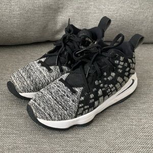 Boys Nike Lebron 17 - Size 2.5